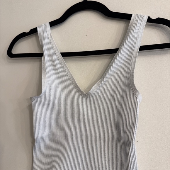 Cropped ribbed v-neck white tank  - Medium - Picture 3 of 6
